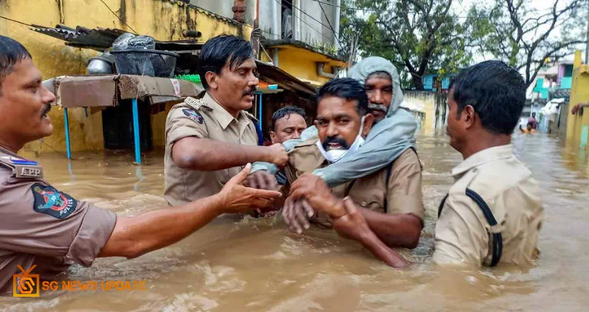 25 Dead & Over 100 Missing in Floods; Water Leaks From Cracks in Andhra Pradesh's Biggest Reservoir
