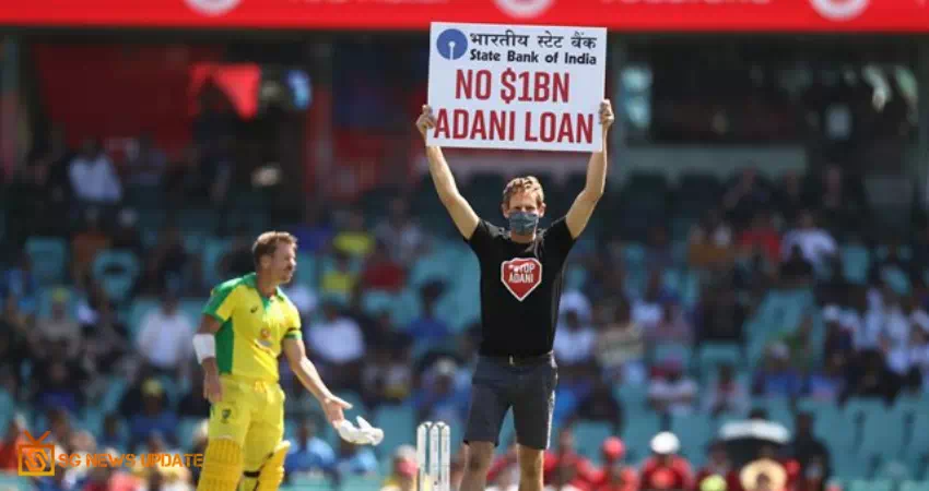 Protestors Jumped In Between Ind-Aus Match With NO $1B ADANI LOAN